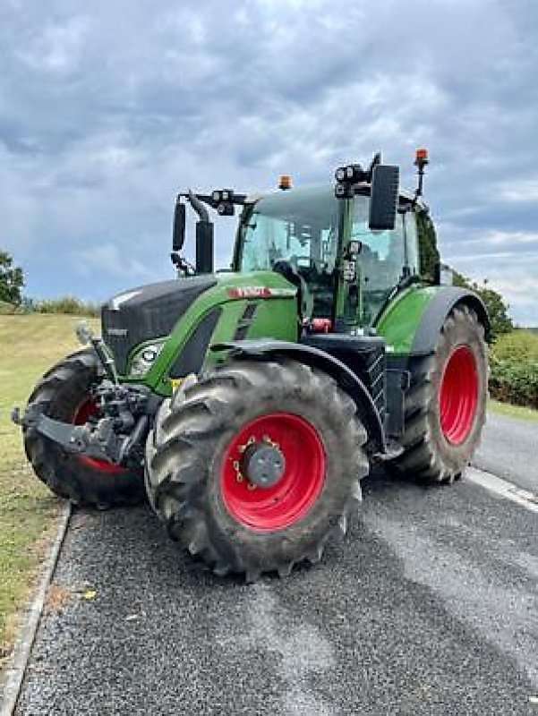 Traktor van het type Fendt 724 VARIO PROFI PLUS, Gebrauchtmaschine in Monferran-Savès (Foto 2)