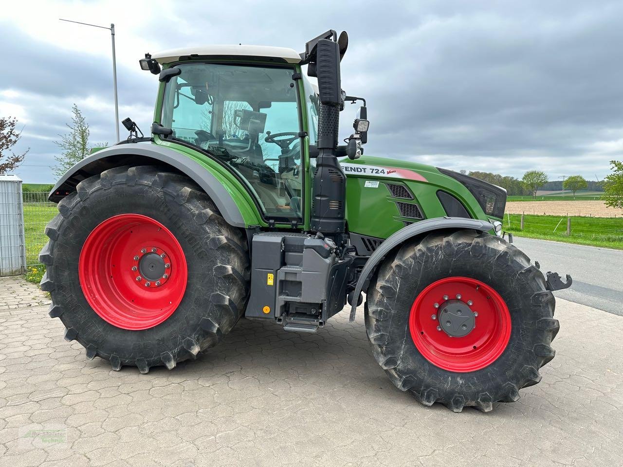 Traktor typu Fendt 724 Vario Profi Plus, Gebrauchtmaschine v Coppenbruegge (Obrázek 2)