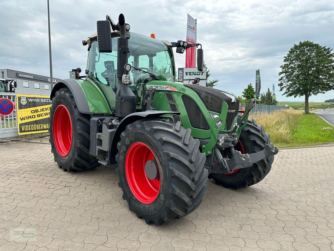 Traktor типа Fendt 724 Vario Profi, Gebrauchtmaschine в Coppenbruegge (Фотография 1)