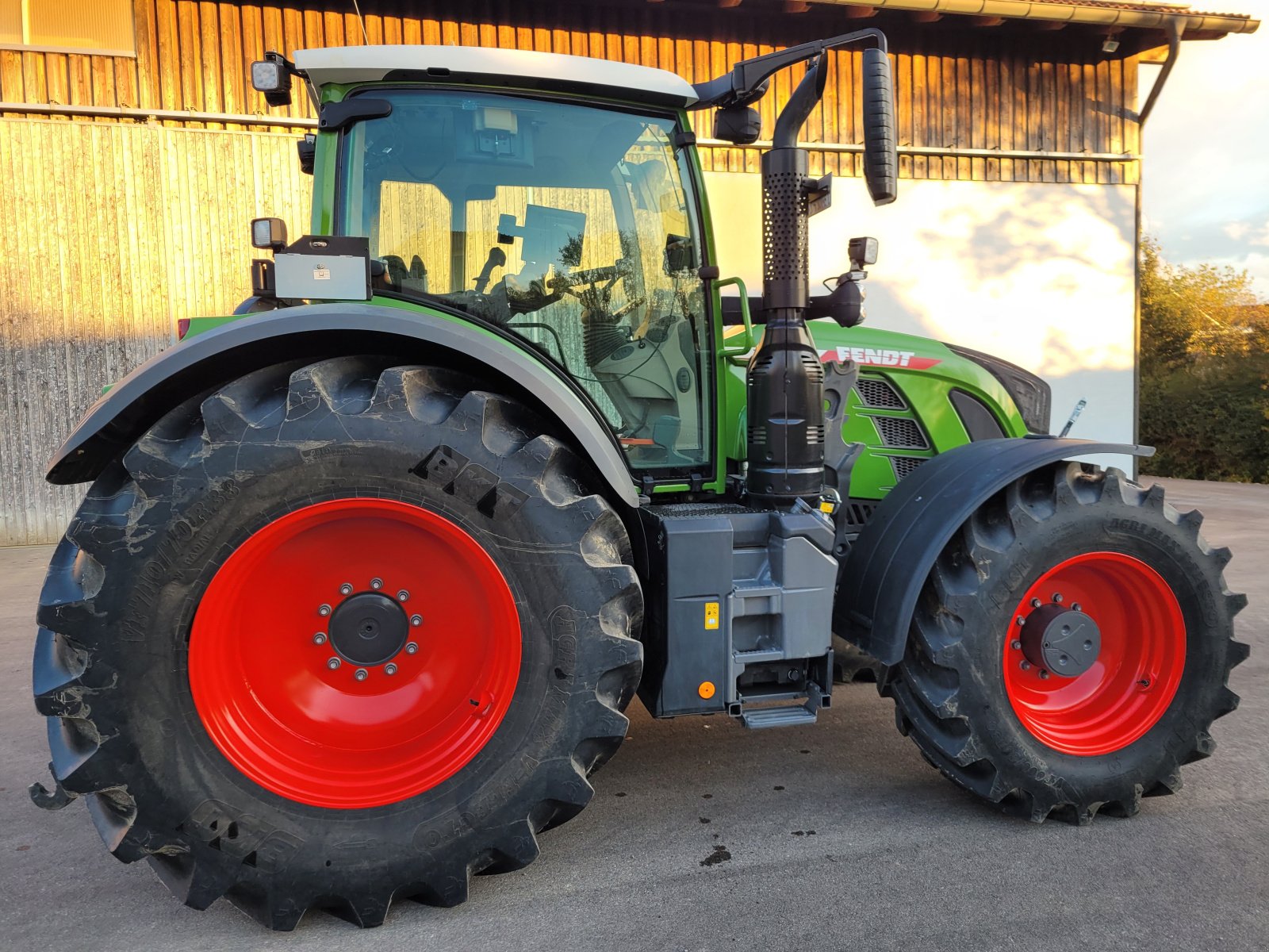 Traktor Türe ait Fendt 724 Vario ProfiPlus mit RTK, SectionControl, TOP Zustand, Gebrauchtmaschine içinde Bobingen (resim 3)