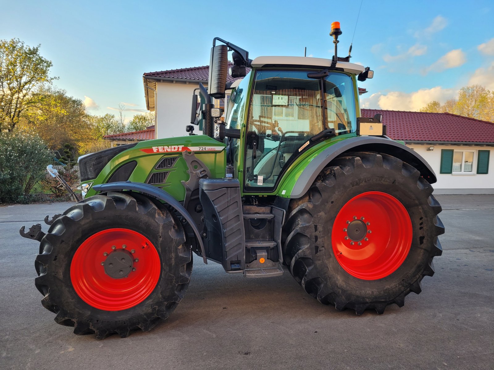 Traktor typu Fendt 724 Vario ProfiPlus RTK SectionControl Frontlader, Gebrauchtmaschine v Bobingen (Obrázek 2)