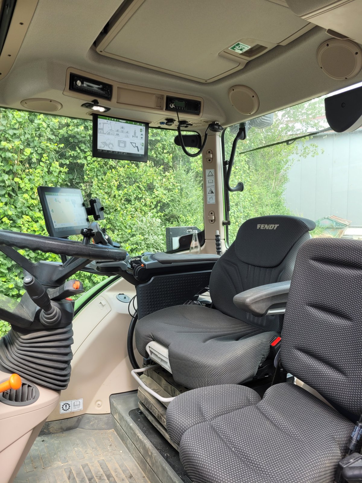 Traktor of the type Fendt 724 Vario ProfiPlus RTK SectionControl Frontlader, Gebrauchtmaschine in Bobingen (Picture 11)