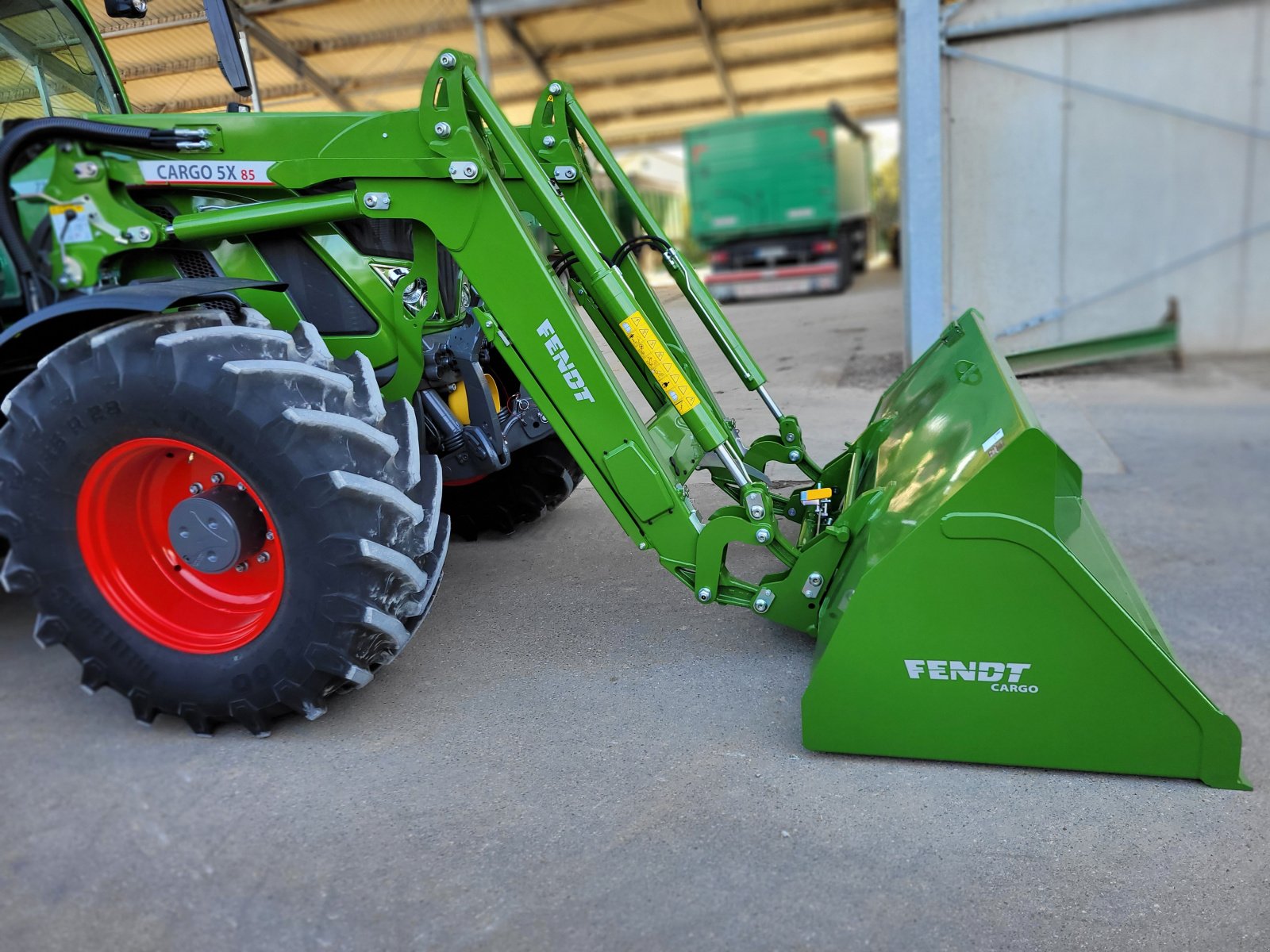 Traktor of the type Fendt 724 Vario ProfiPlus RTK SectionControl Frontlader, Gebrauchtmaschine in Bobingen (Picture 13)