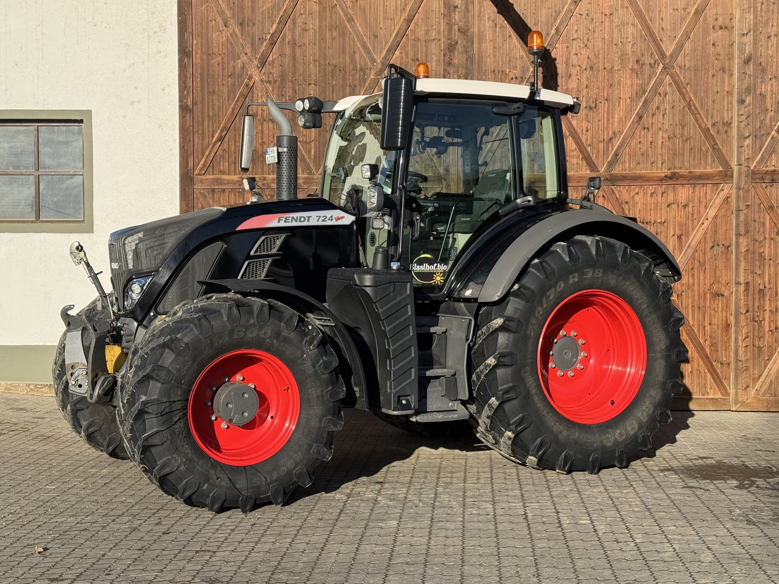 Traktor of the type Fendt 724 Vario ProfiPlus S4 RTK, Gebrauchtmaschine in Kelheim (Picture 2)