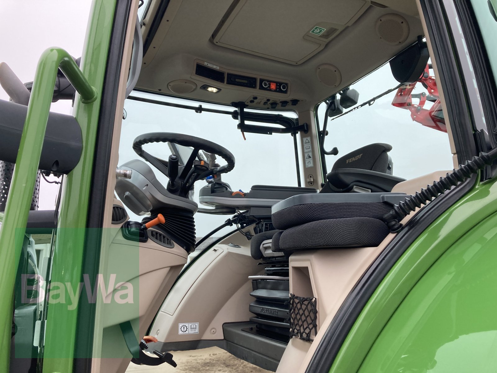 Traktor типа Fendt 724 Vario ProfiPlus S4, Gebrauchtmaschine в Dinkelsbühl (Фотография 12)