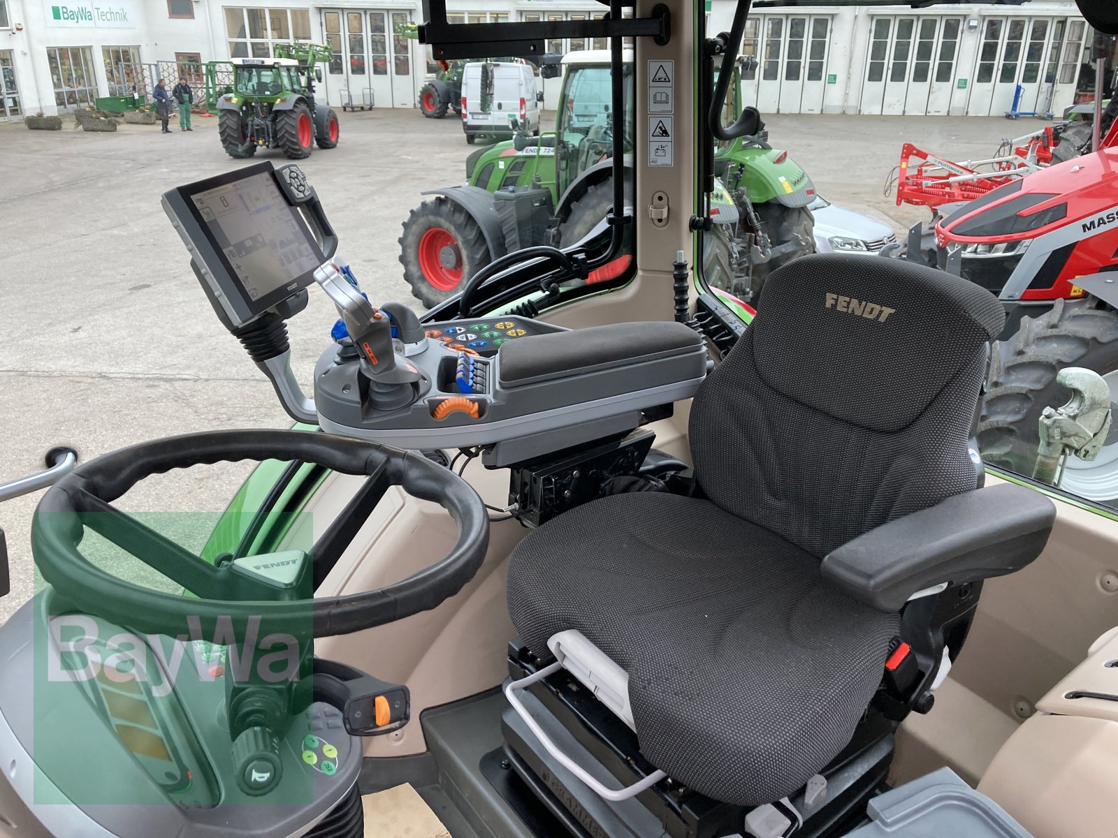 Traktor van het type Fendt 724 Vario ProfiPlus S4, Gebrauchtmaschine in Dinkelsbühl (Foto 13)