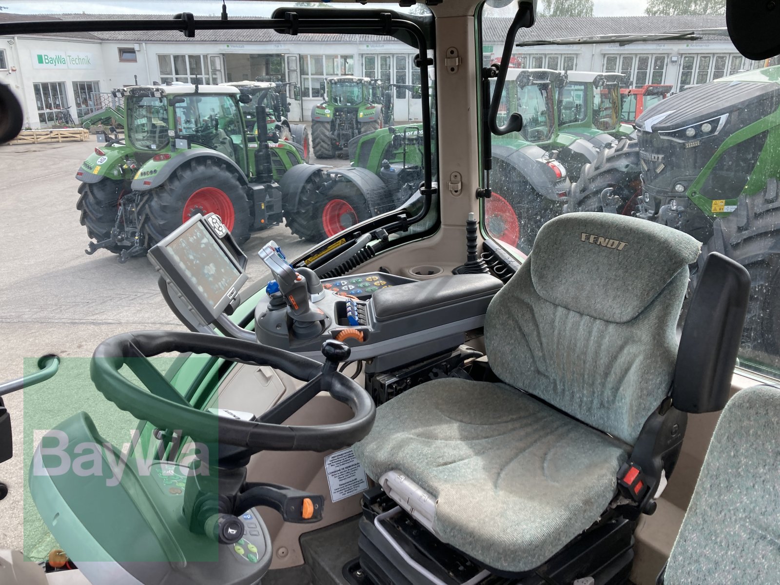 Traktor des Typs Fendt 724 Vario ProfiPlus SCR *Motor überholt*, Gebrauchtmaschine in Dinkelsbühl (Bild 12)