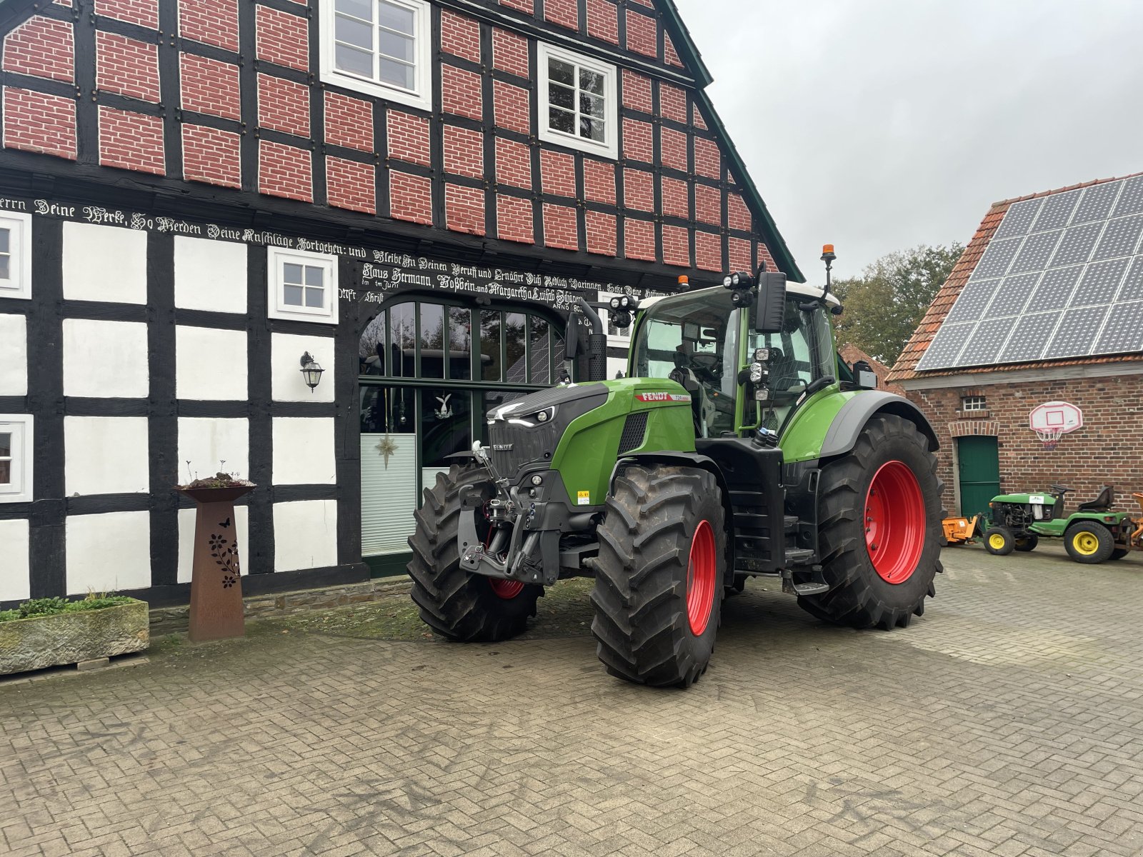 Traktor des Typs Fendt 724 Vario ProfiPlus, Gebrauchtmaschine in Hunteburg (Bild 1)