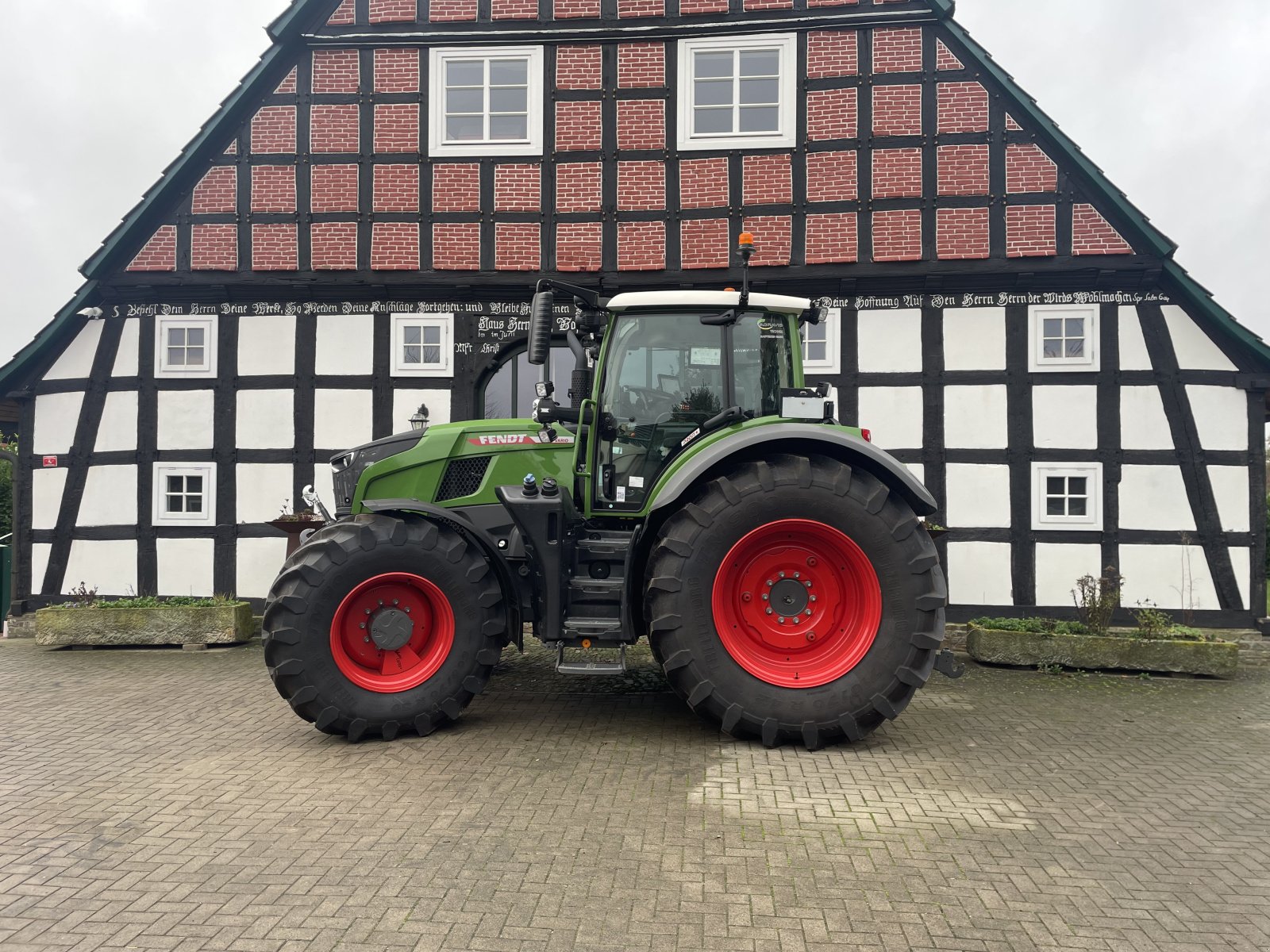 Traktor tip Fendt 724 Vario ProfiPlus, Gebrauchtmaschine in Hunteburg (Poză 2)