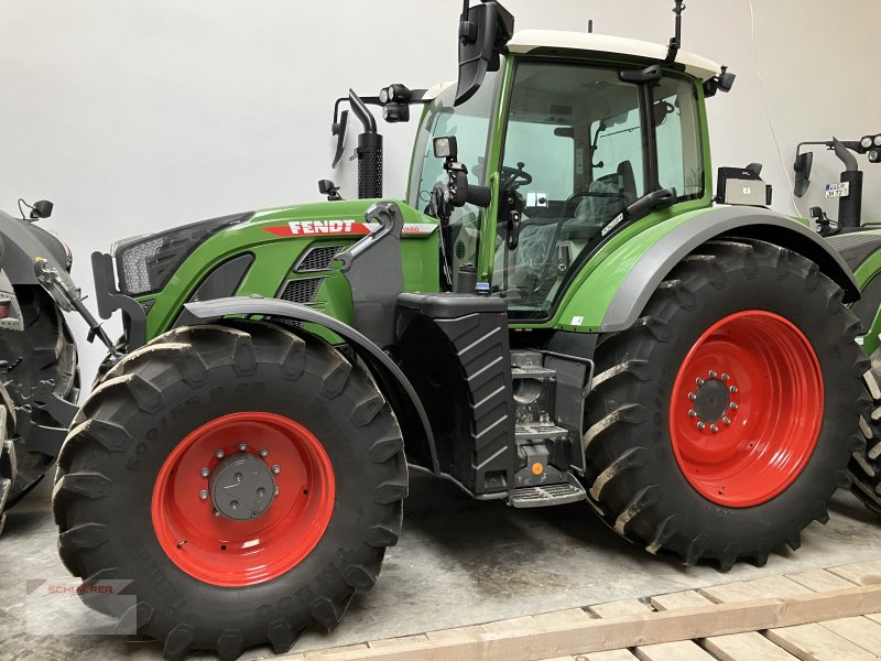 Traktor of the type Fendt 724 Vario ProfiPlus, Neumaschine in Schwandorf (Picture 1)