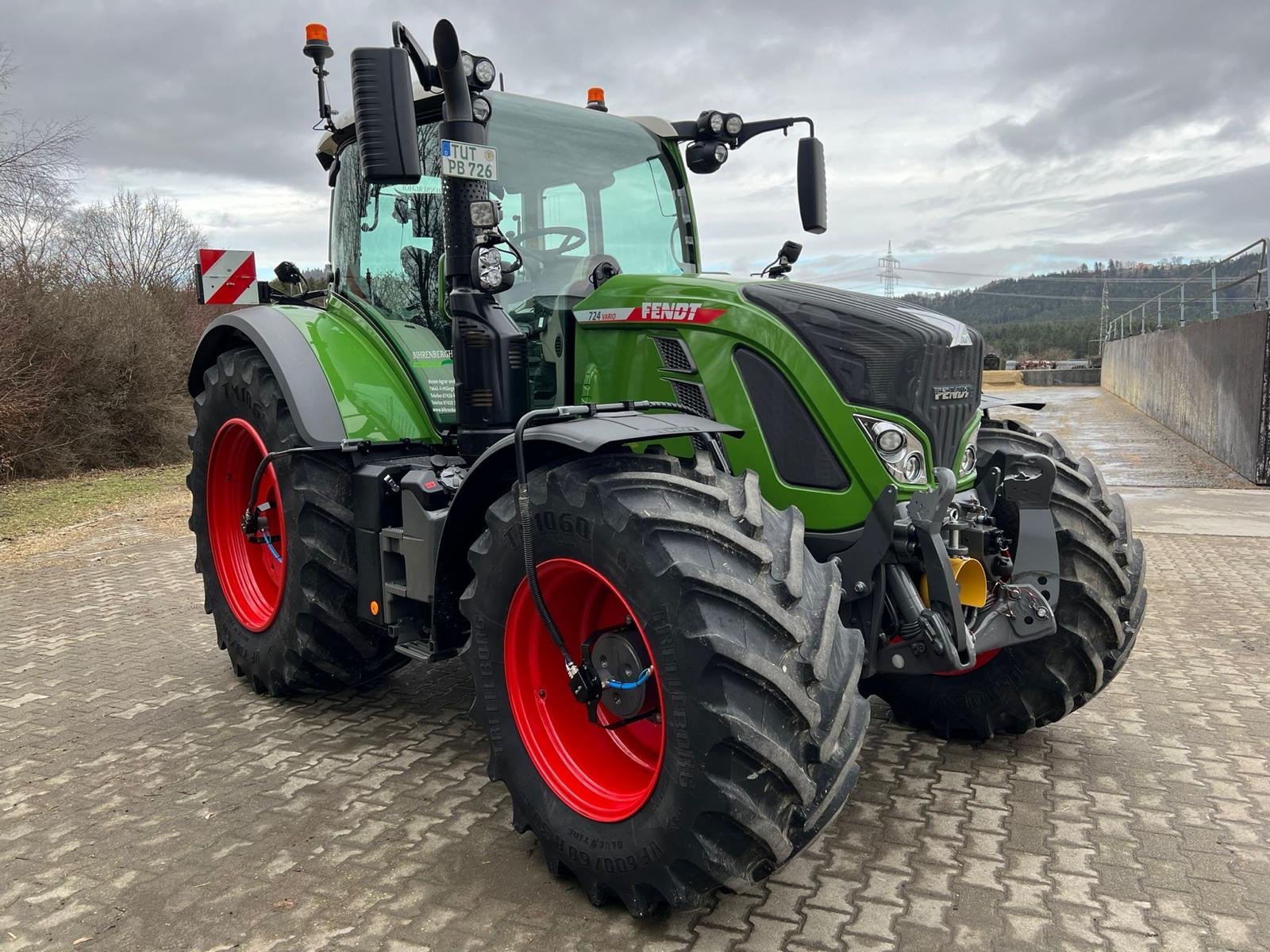 Traktor of the type Fendt 724 Vario ProfiPlus, Gebrauchtmaschine in Donaueschingen (Picture 3)