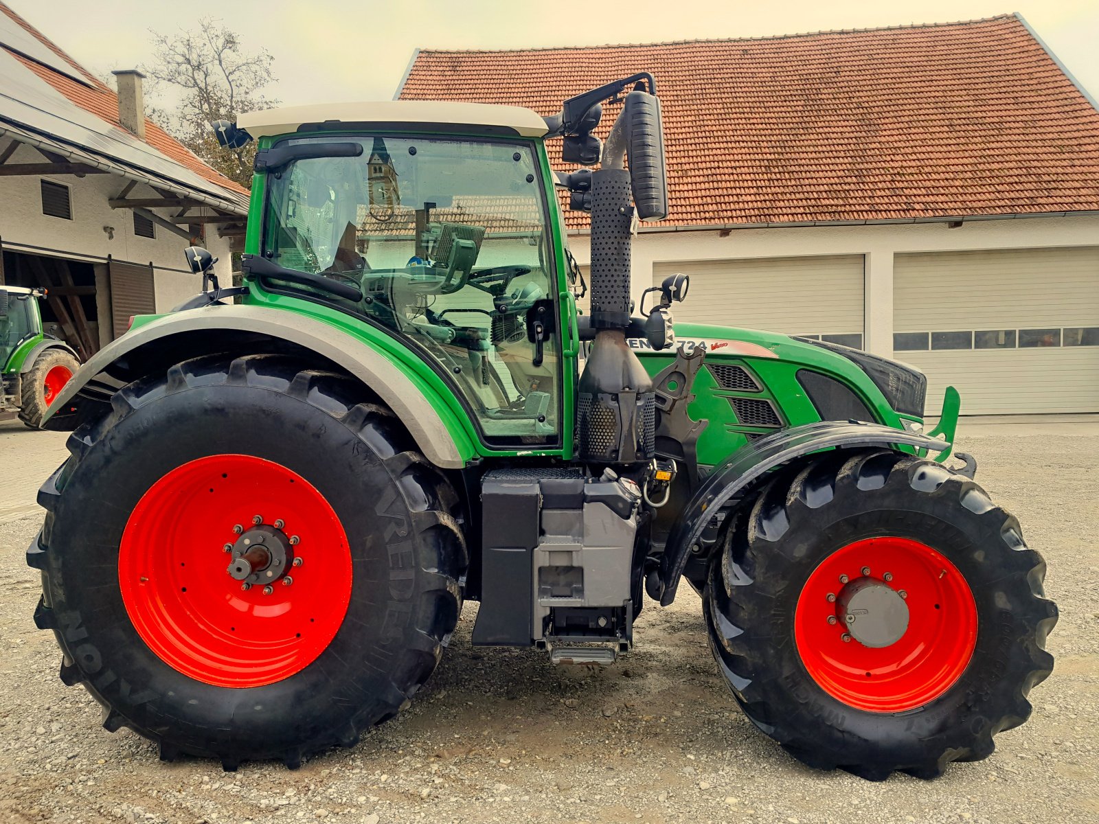 Traktor typu Fendt 724 Vario ProfiPlus, Gebrauchtmaschine w Prittriching (Zdjęcie 2)