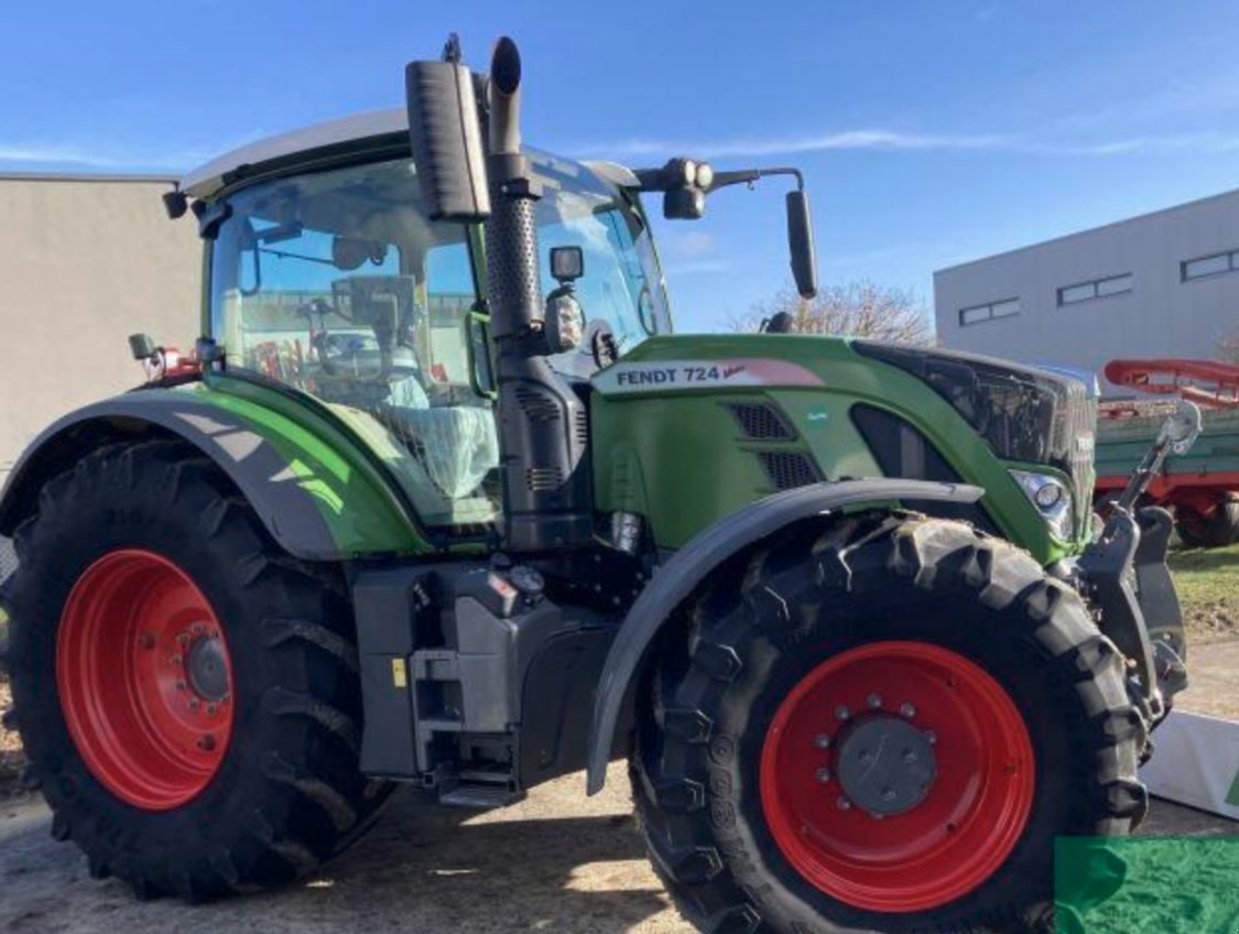 Traktor of the type Fendt 724 Vario ProfiPlus, Gebrauchtmaschine in Tittmoning (Picture 2)