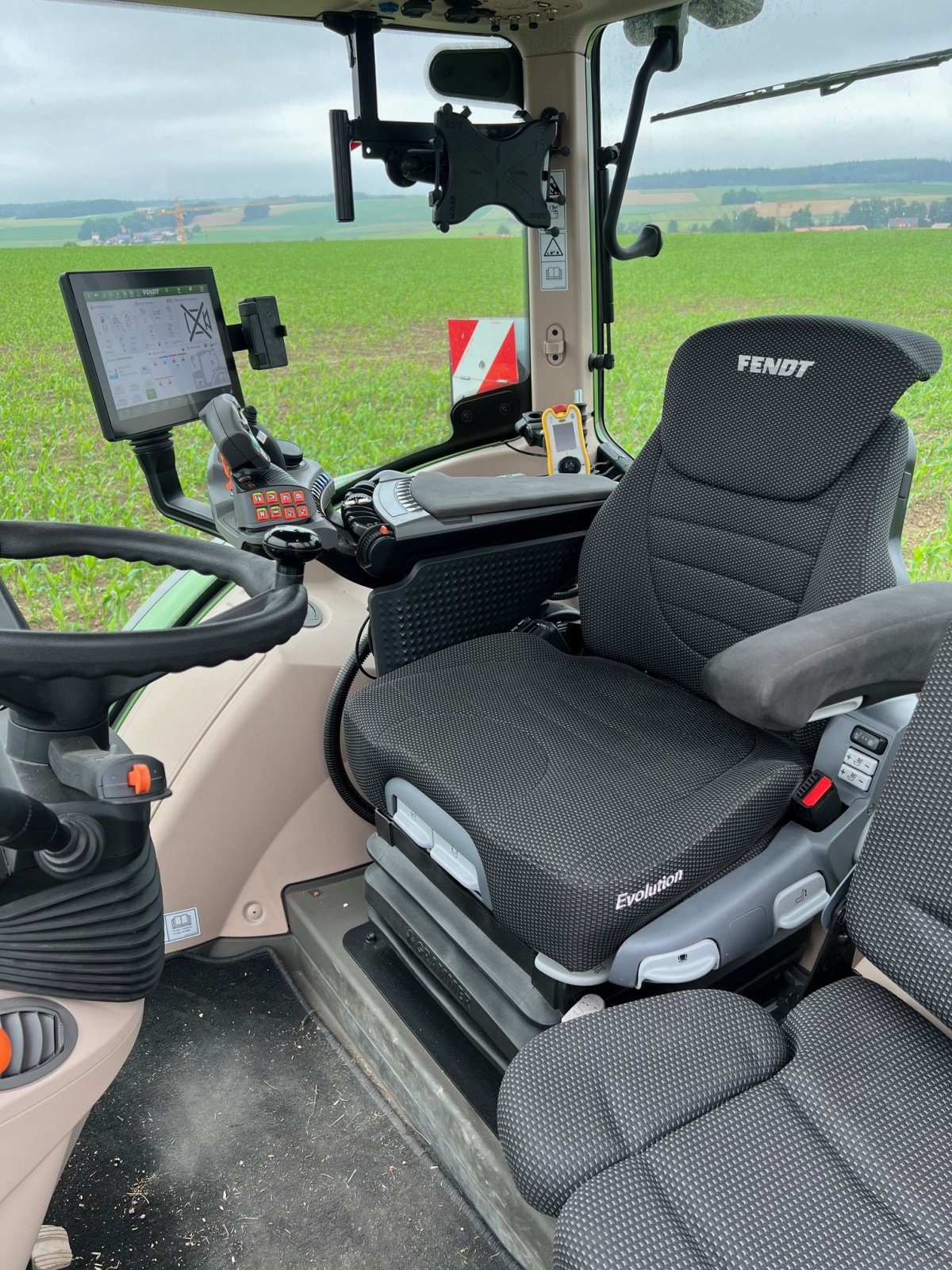 Traktor of the type Fendt 724 Vario ProfiPlus, Gebrauchtmaschine in Allershausen (Picture 5)