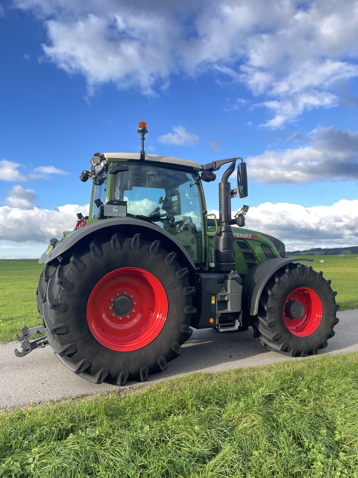 Traktor van het type Fendt 724 Vario ProfiPlus, Gebrauchtmaschine in Bidingen (Foto 8)