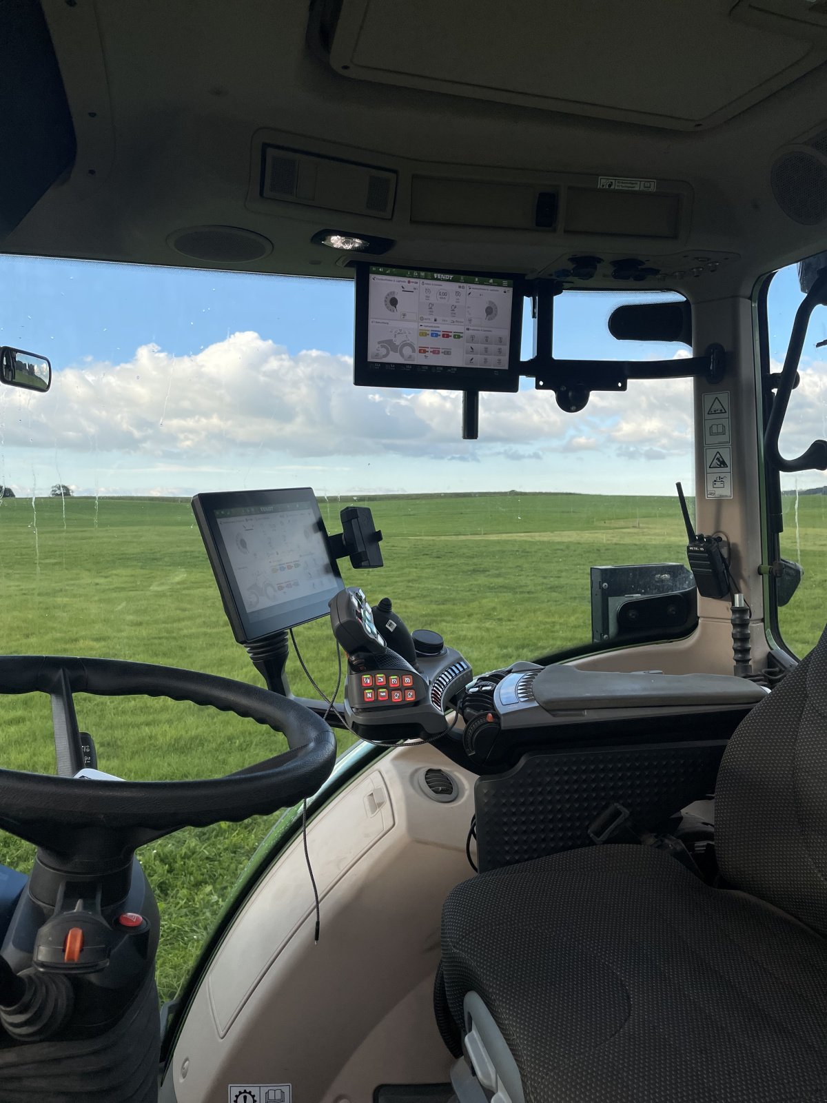 Traktor van het type Fendt 724 Vario ProfiPlus, Gebrauchtmaschine in Bidingen (Foto 17)