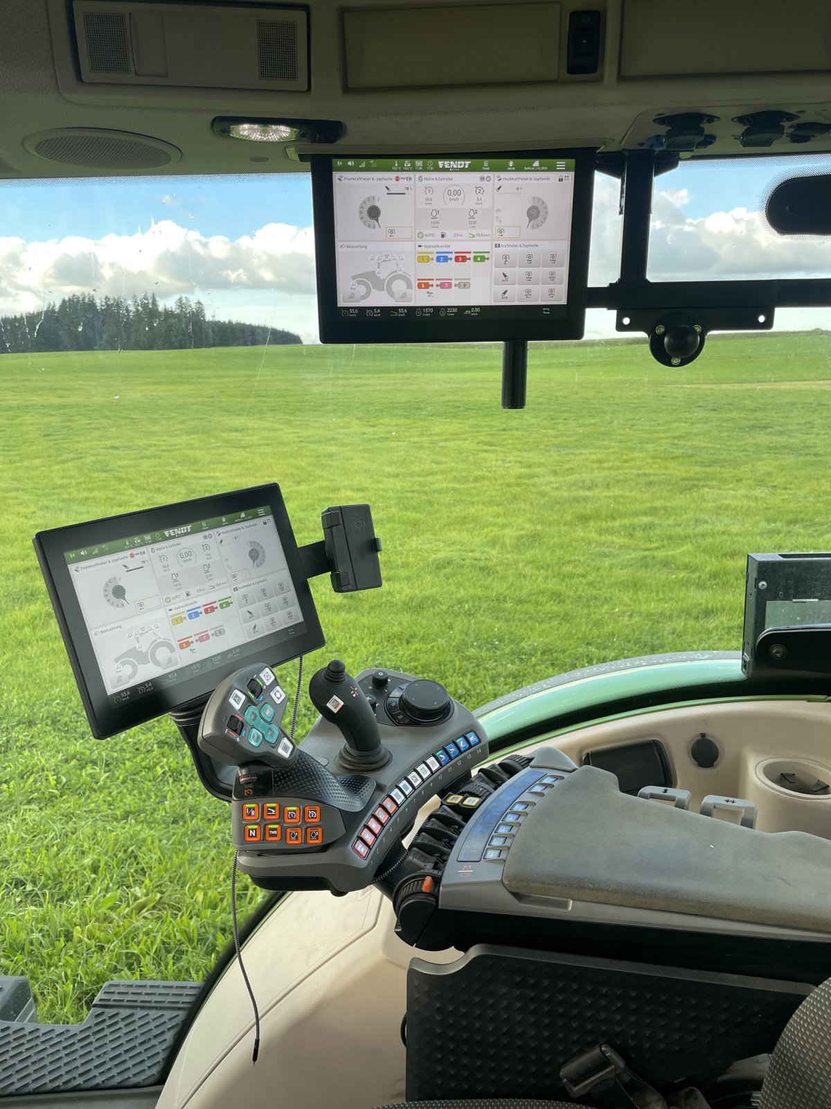 Traktor van het type Fendt 724 Vario ProfiPlus, Gebrauchtmaschine in Bidingen (Foto 18)