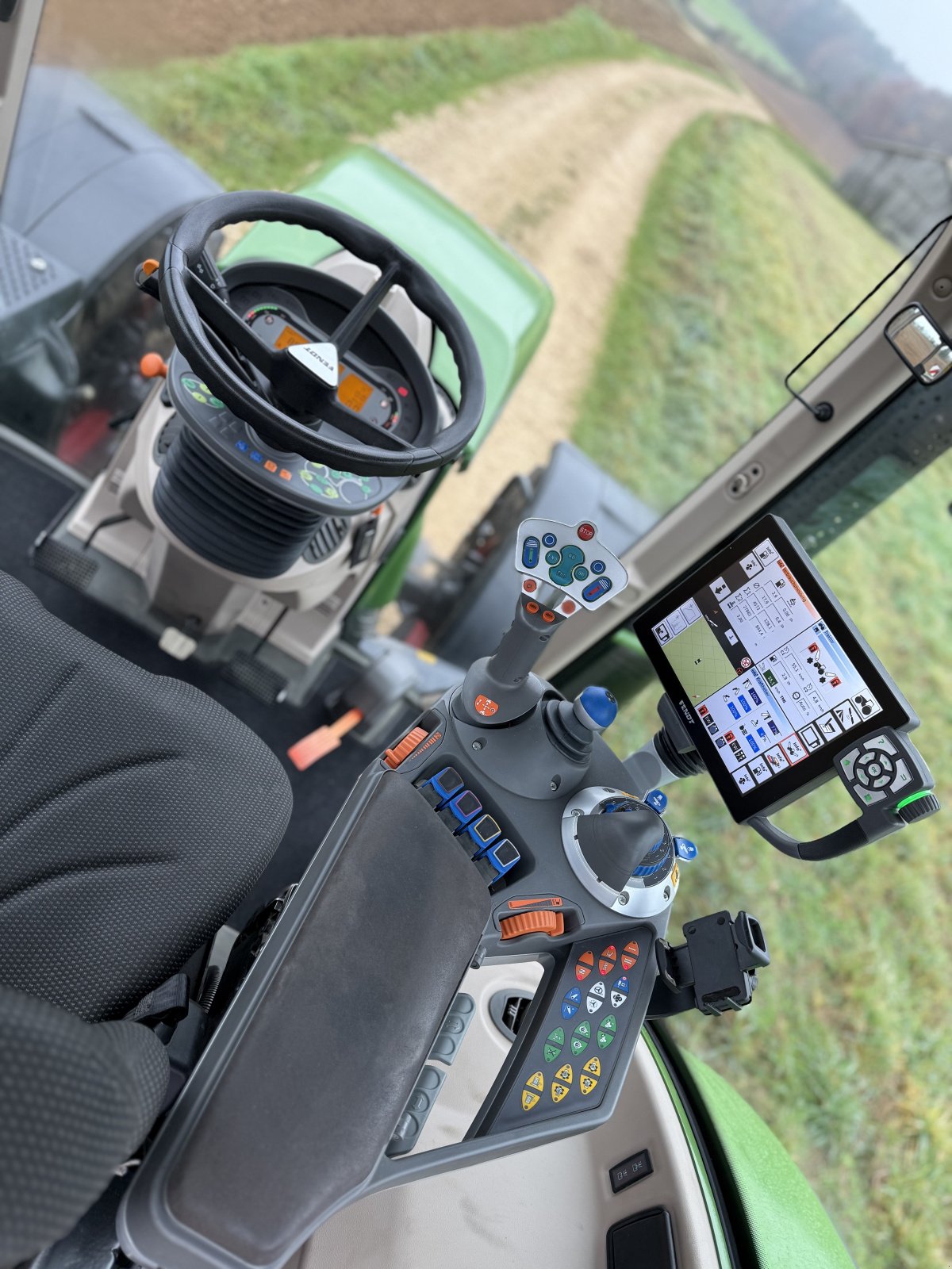 Traktor typu Fendt 724 Vario ProfiPlus, Gebrauchtmaschine w Kastl (Zdjęcie 2)