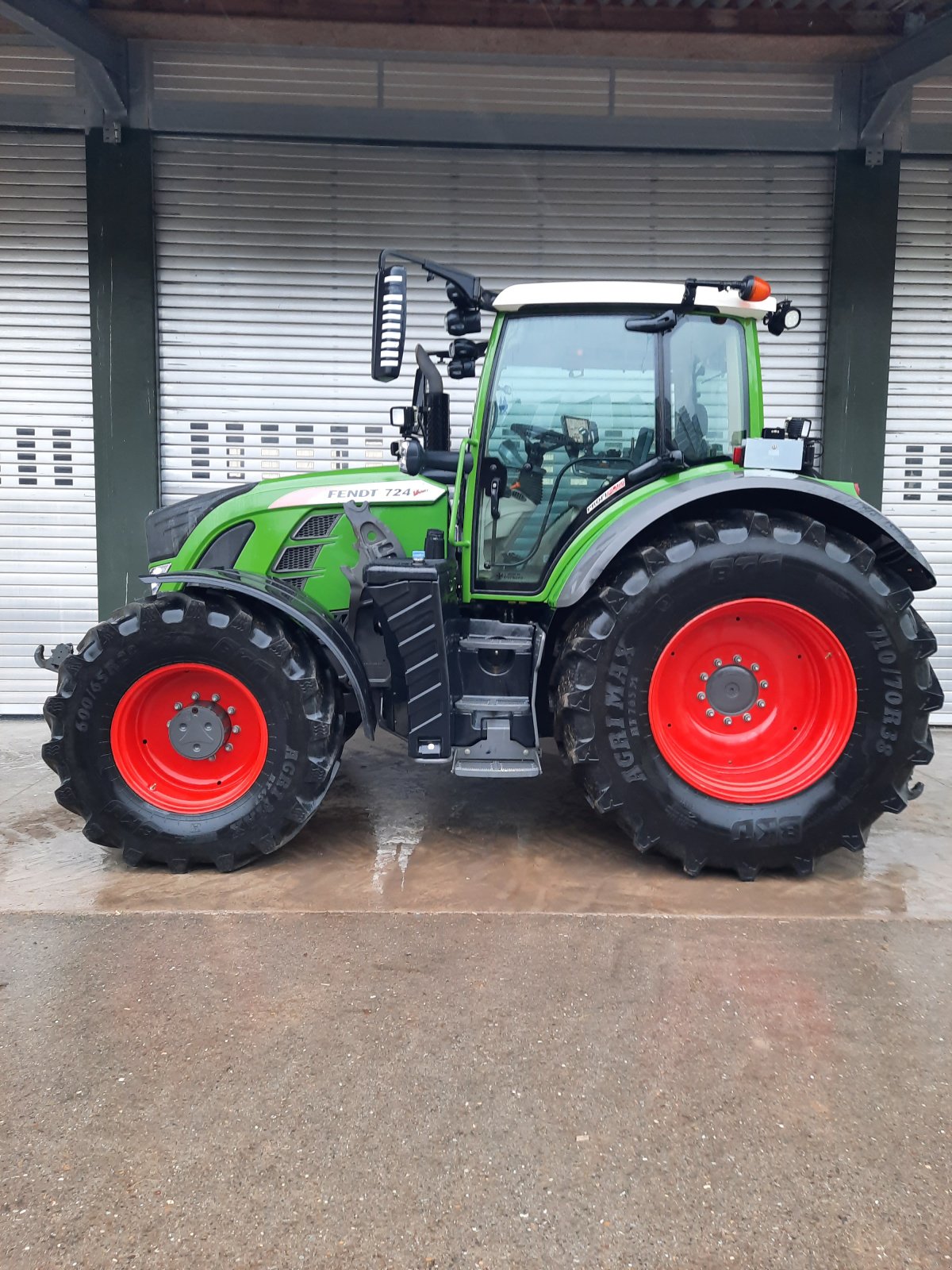 Traktor tipa Fendt 724 Vario ProfiPlus, Gebrauchtmaschine u Leutershausen (Slika 1)