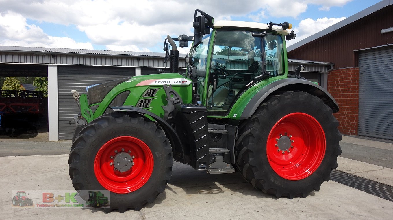 Traktor des Typs Fendt 724 Vario S4 Power, Gebrauchtmaschine in Kettenkamp (Bild 2)