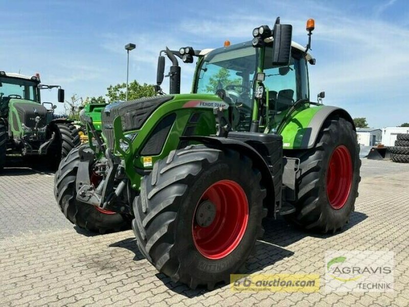 Traktor типа Fendt 724 VARIO S4 PROFI PLUS, Gebrauchtmaschine в Calbe / Saale (Фотография 1)