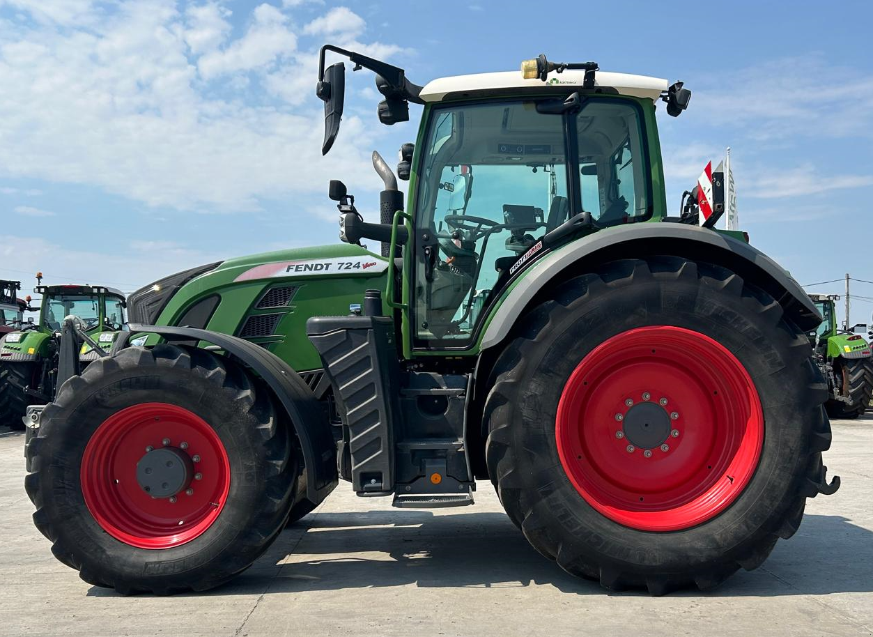 Traktor of the type Fendt 724 Vario S4 Profi Plus, Gebrauchtmaschine in Orţişoara (Picture 7)