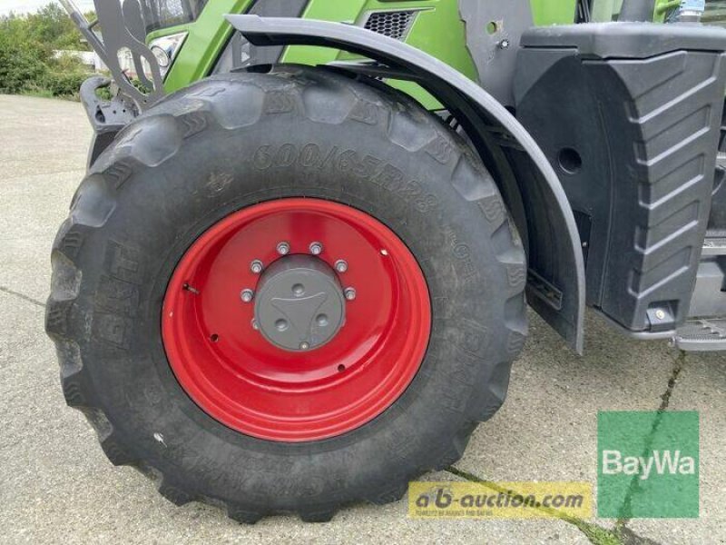 Traktor of the type Fendt 724 VARIO S4 PROFI PLUS, Gebrauchtmaschine in Obertraubling (Picture 3)