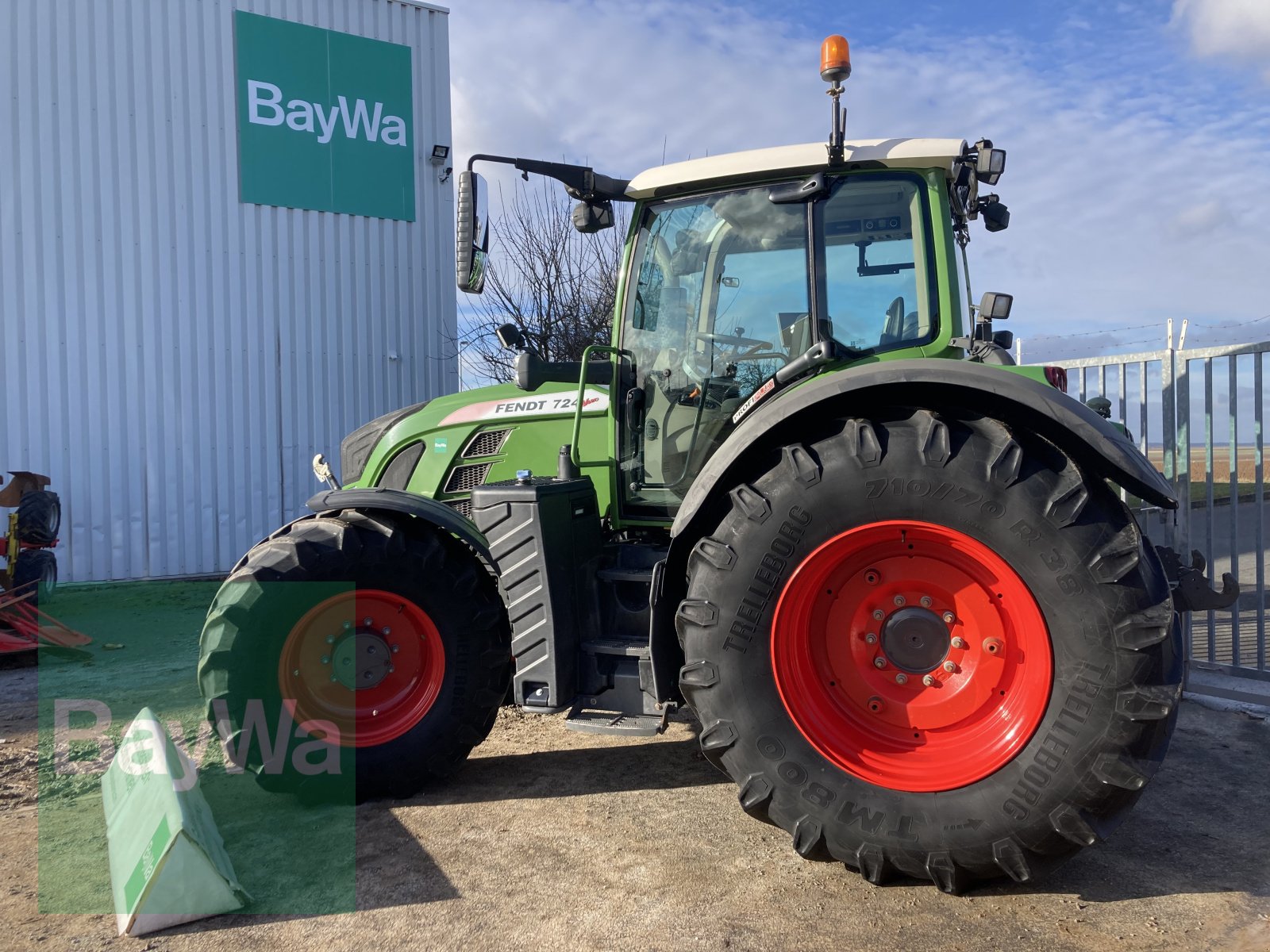 Traktor des Typs Fendt 724 Vario S4 Profi Plus, Gebrauchtmaschine in Giebelstadt (Bild 2)