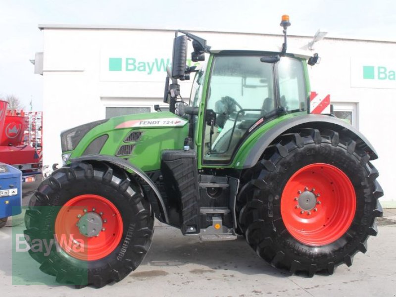 Traktor des Typs Fendt 724 VARIO S4 PROFI PLUS, Gebrauchtmaschine in Straubing (Bild 1)