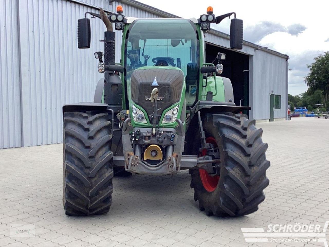 Traktor des Typs Fendt 724 VARIO S4 PROFI PLUS, Gebrauchtmaschine in Hemmoor (Bild 2)