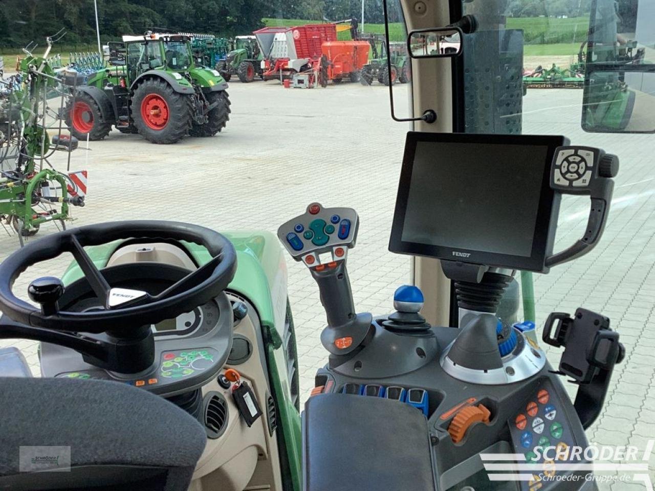 Traktor tip Fendt 724 VARIO S4 PROFI PLUS, Gebrauchtmaschine in Hemmoor (Poză 13)