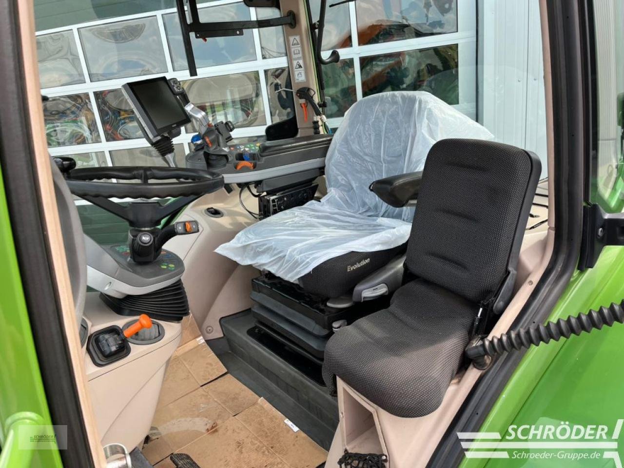 Traktor tip Fendt 724 VARIO S4 PROFI PLUS, Gebrauchtmaschine in Scharrel (Poză 11)