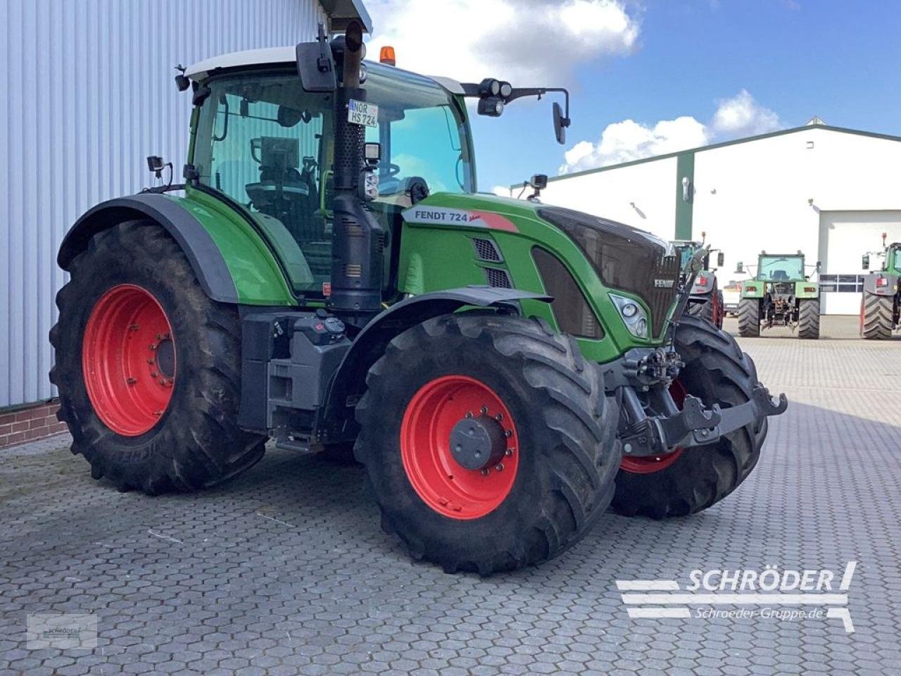 Traktor des Typs Fendt 724 VARIO S4 PROFI PLUS, Gebrauchtmaschine in Norden (Bild 1)