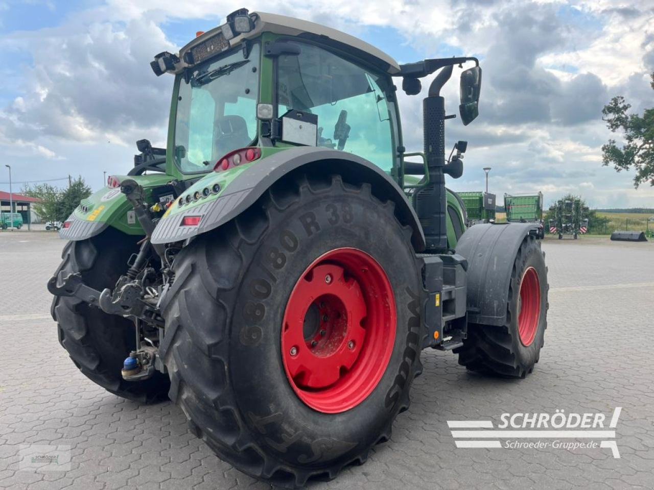 Traktor van het type Fendt 724 VARIO S4 PROFI PLUS, Gebrauchtmaschine in Wildeshausen (Foto 9)