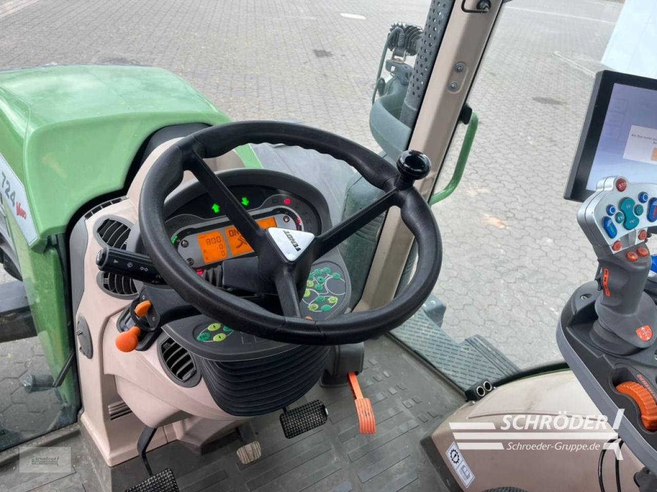 Traktor typu Fendt 724 VARIO S4 PROFI PLUS, Gebrauchtmaschine w Wildeshausen (Zdjęcie 18)