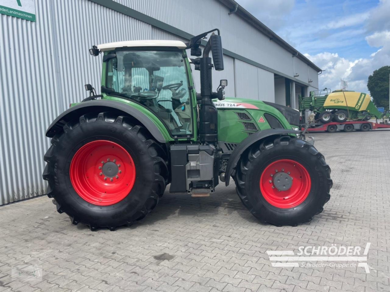 Traktor van het type Fendt 724 VARIO S4 PROFI PLUS, Gebrauchtmaschine in Langförden (Foto 2)