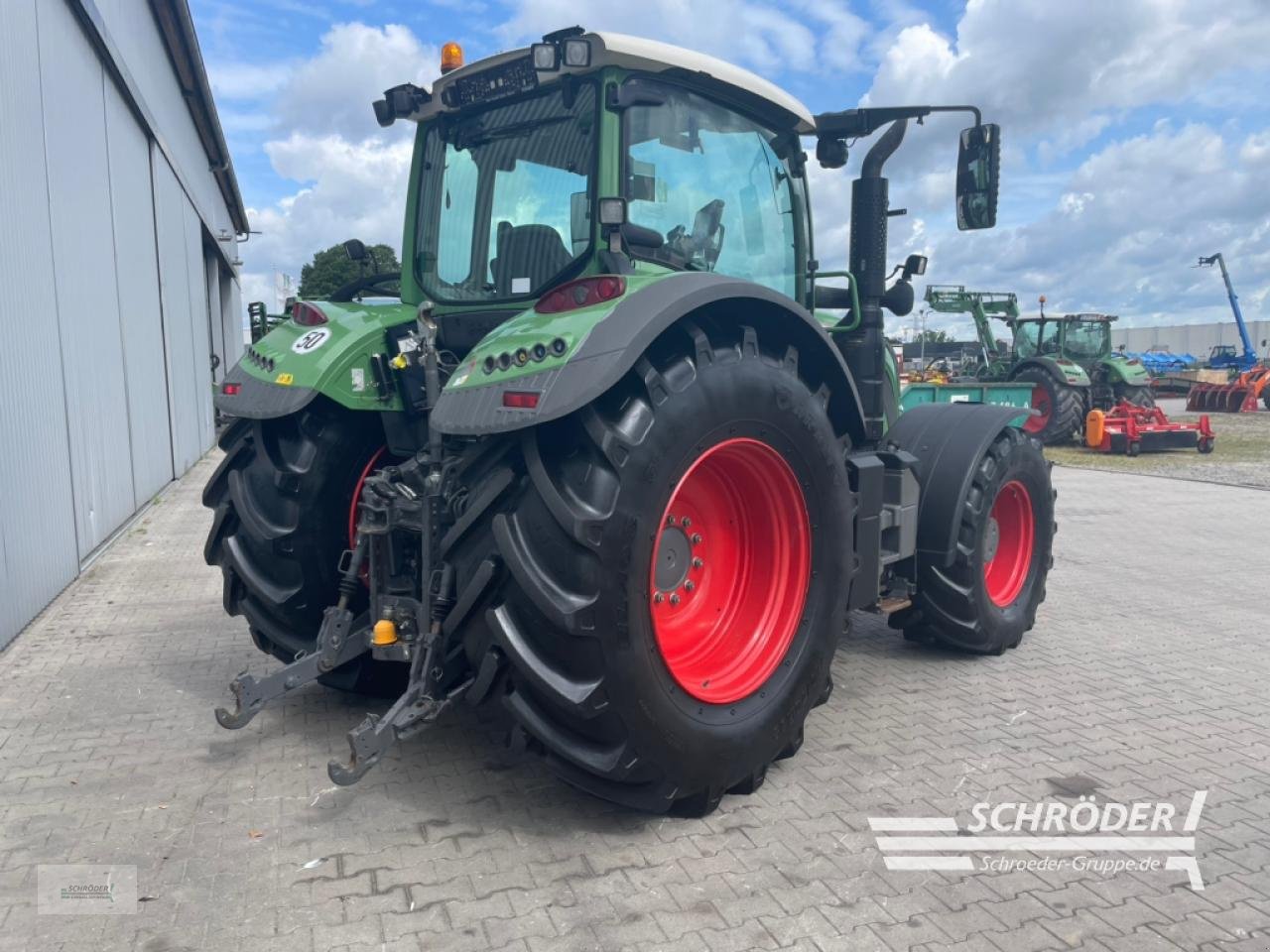 Traktor of the type Fendt 724 VARIO S4 PROFI PLUS, Gebrauchtmaschine in Langförden (Picture 3)