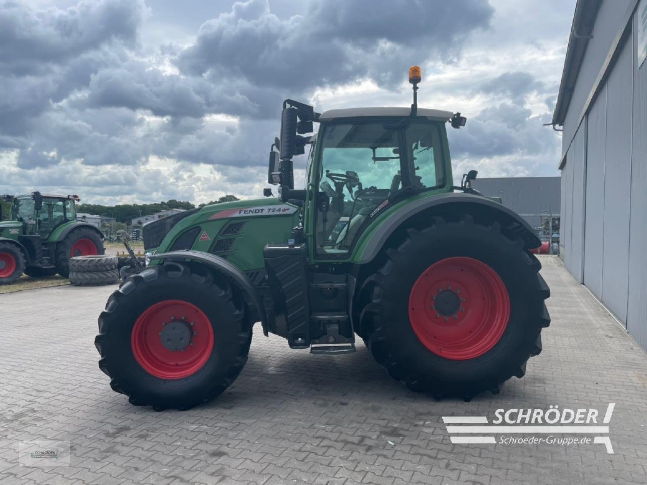 Traktor van het type Fendt 724 VARIO S4 PROFI PLUS, Gebrauchtmaschine in Langförden (Foto 4)