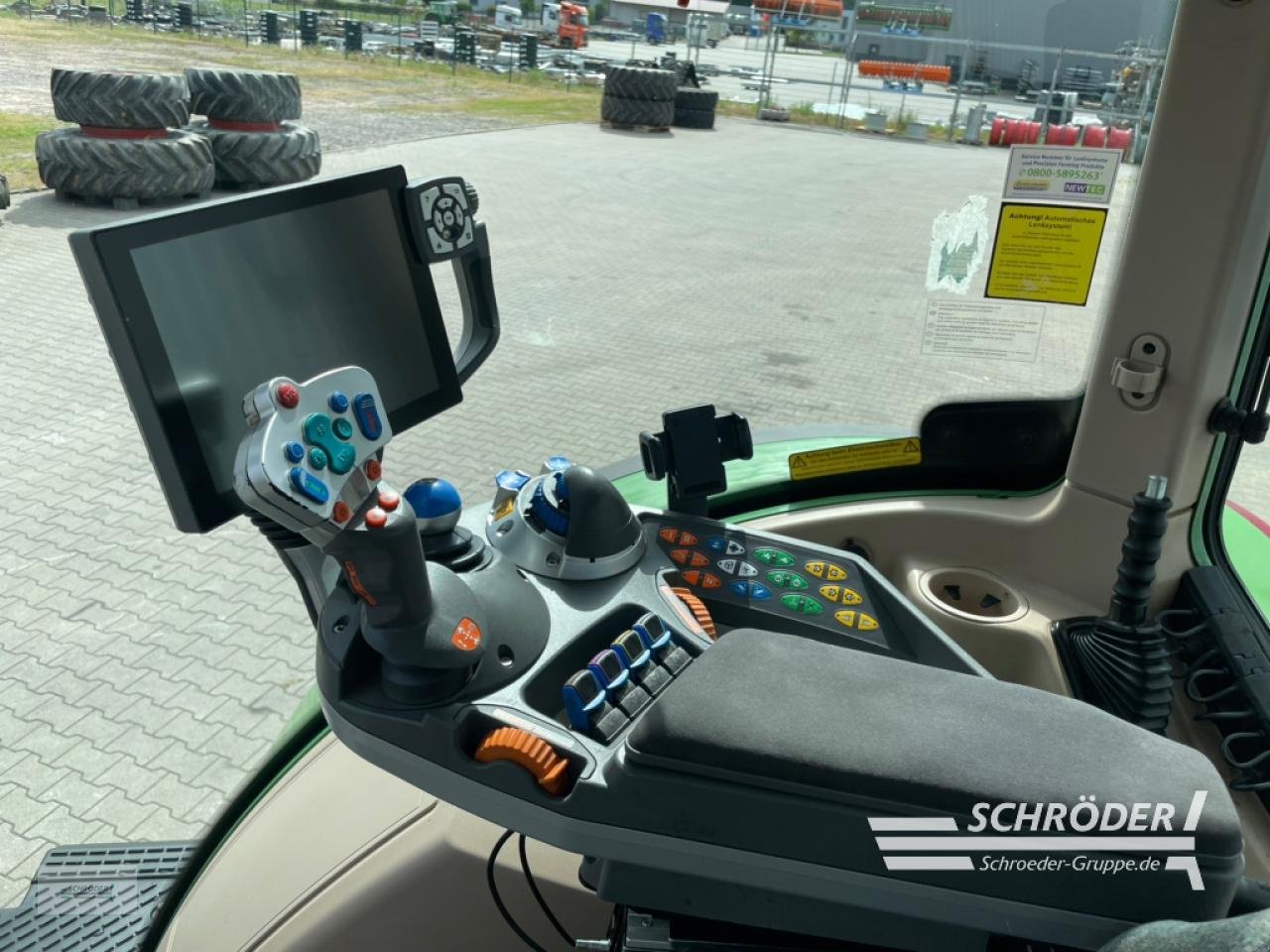 Traktor des Typs Fendt 724 VARIO S4 PROFI PLUS, Gebrauchtmaschine in Langförden (Bild 14)