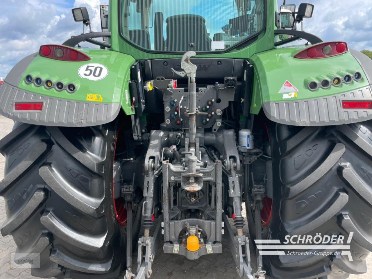 Traktor of the type Fendt 724 VARIO S4 PROFI PLUS, Gebrauchtmaschine in Langförden (Picture 16)