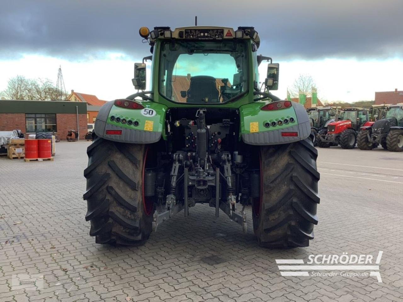 Traktor of the type Fendt 724 VARIO S4 PROFI PLUS, Gebrauchtmaschine in Völkersen (Picture 4)