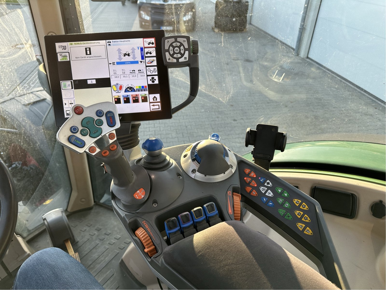 Traktor des Typs Fendt 724 Vario S4 Profi Plus, Gebrauchtmaschine in Bützow (Bild 7)