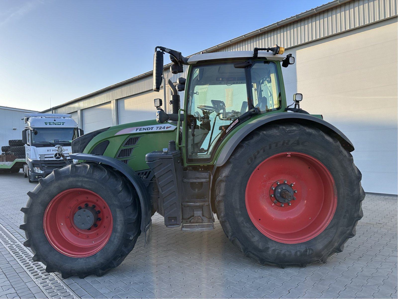 Traktor del tipo Fendt 724 Vario S4 Profi Plus, Gebrauchtmaschine In Bützow (Immagine 2)