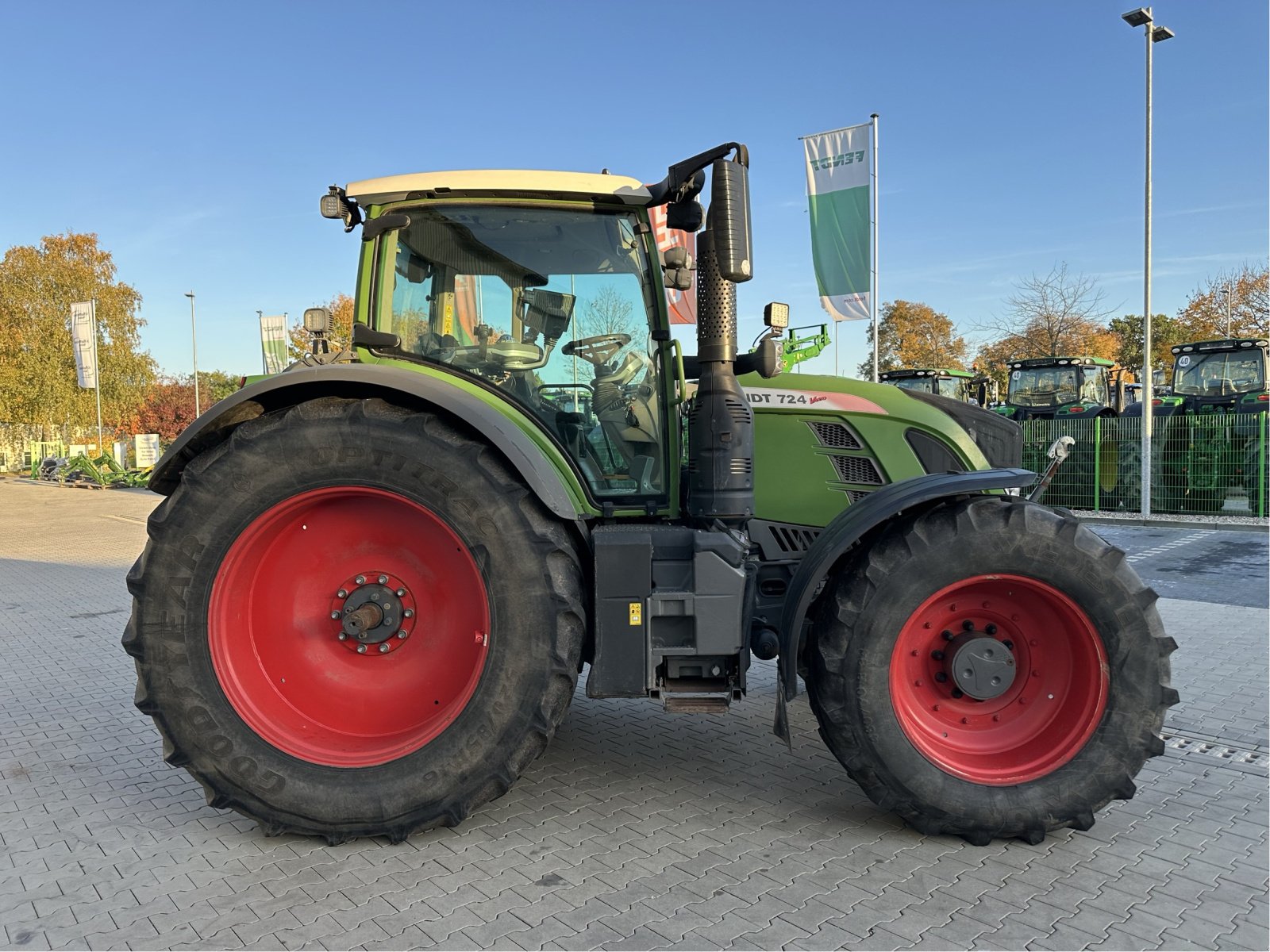 Traktor typu Fendt 724 Vario S4 Profi Plus, Gebrauchtmaschine w Bützow (Zdjęcie 4)