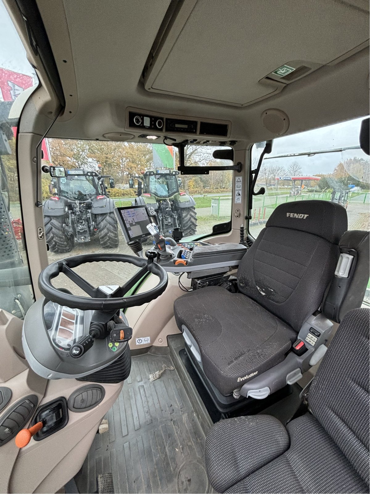 Traktor des Typs Fendt 724 Vario S4 Profi Plus, Gebrauchtmaschine in Bützow (Bild 8)