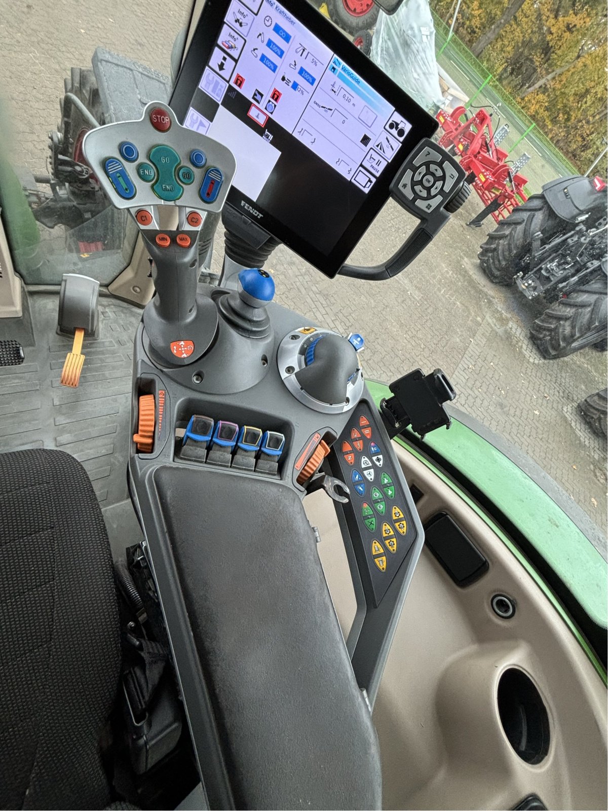 Traktor du type Fendt 724 Vario S4 Profi Plus, Gebrauchtmaschine en Bützow (Photo 9)