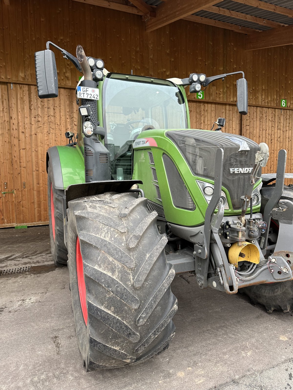 Traktor типа Fendt 724 Vario S4 ProfiPlus, Gebrauchtmaschine в Hillerse (Фотография 3)