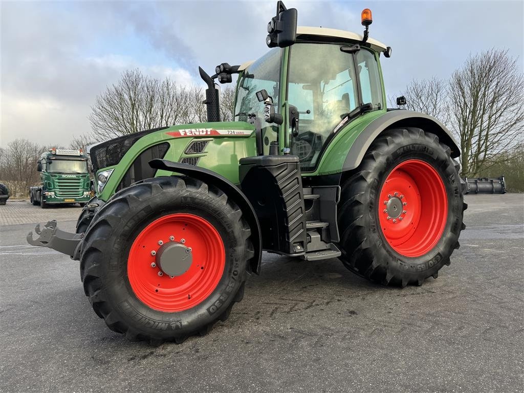 Traktor of the type Fendt 724 Vario SCR Profi Plus KUN 6400 TIMER OG MED RTK AUTOSTYRING!, Gebrauchtmaschine in Nørager (Picture 2)