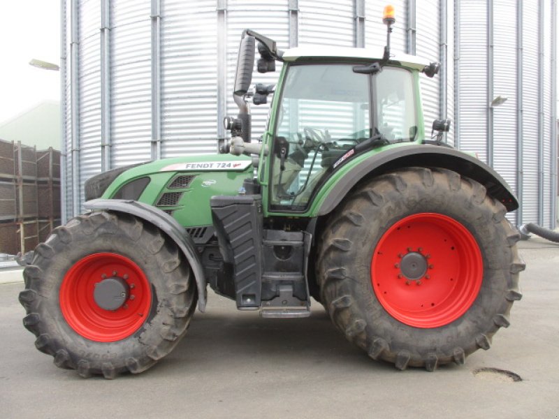 Traktor типа Fendt 724 Vario SCR Profi Plus, Gebrauchtmaschine в Hillerse (Фотография 1)