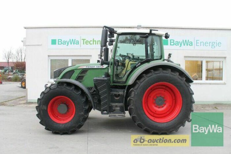 Traktor des Typs Fendt 724 VARIO SCR PROFI, Gebrauchtmaschine in Straubing (Bild 1)